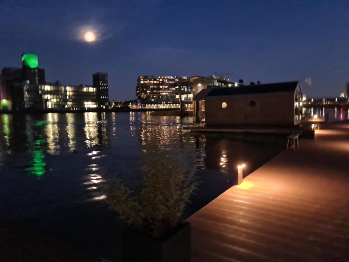 Wikkelboat Nr2 At Floating Rotterdam Rijnhaven Hotel Exterior photo